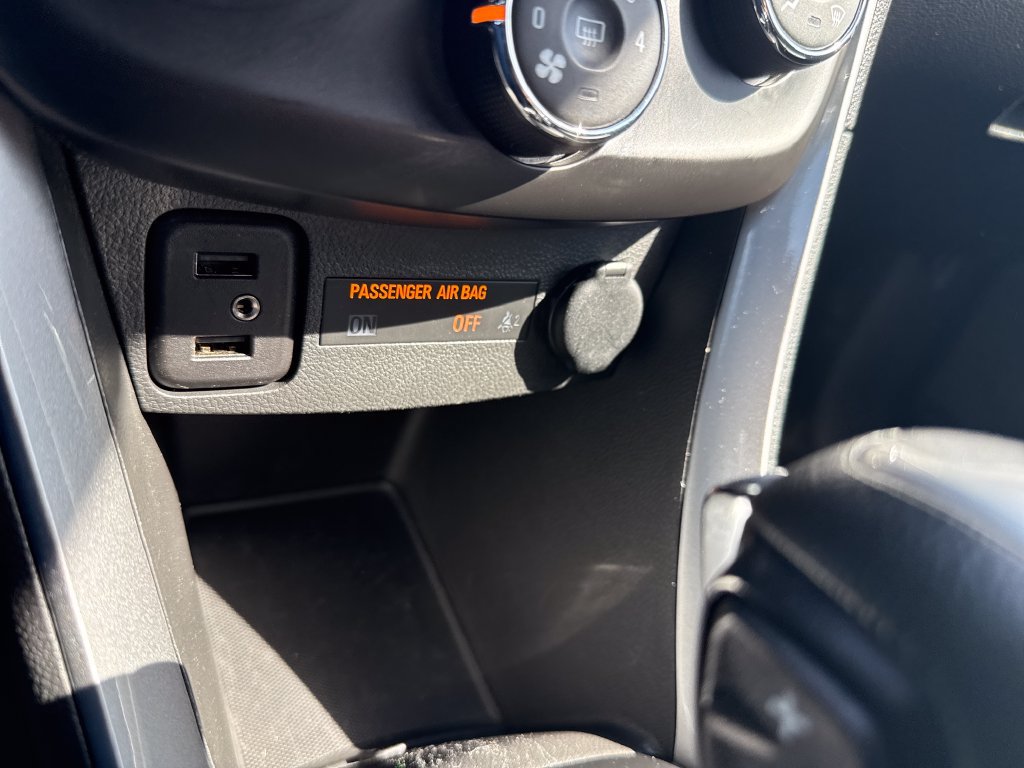 Used 2021 Chevrolet Trax LT w/ Premium Seat Package AWD/4WD image 29