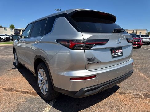 New 2026 Mitsubishi Outlander ES FWD image 6
