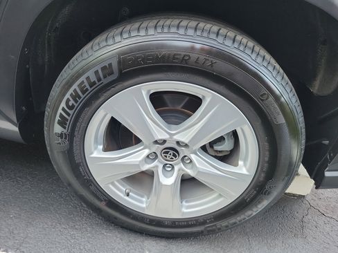 Used 2024 Toyota Highlander LE image 29