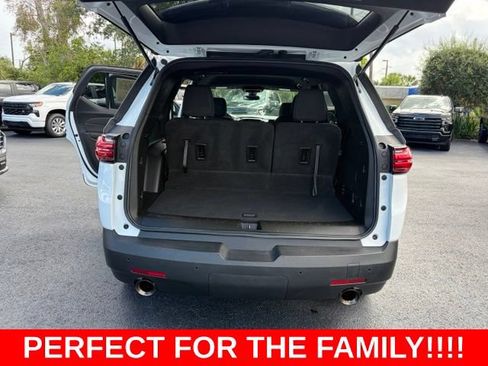 Used 2022 Chevrolet Traverse LT FWD image 17
