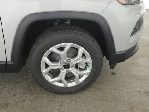 New 2026 Jeep Compass Latitude image 5