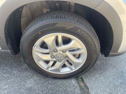 Certified 2023 Hyundai Venue SE w/ Cargo Package FWD image 33