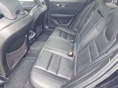 Used 2023 Volvo V60 B5 Cross Country Plus image 31