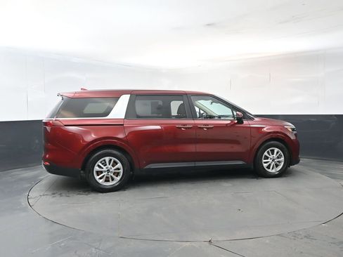 Certified 2024 Kia Carnival LX image 6