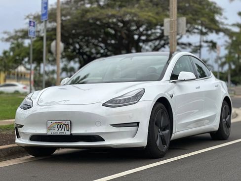Used 2018 Tesla Model 3 Mid Range image 1