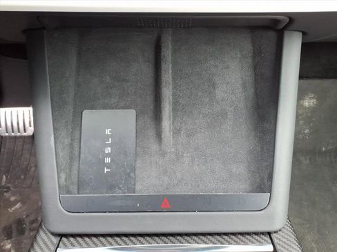 Used 2022 Tesla Model X Plaid image 19