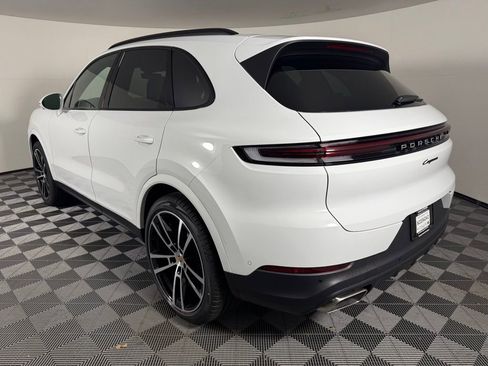 Certified 2025 Porsche Cayenne image 3