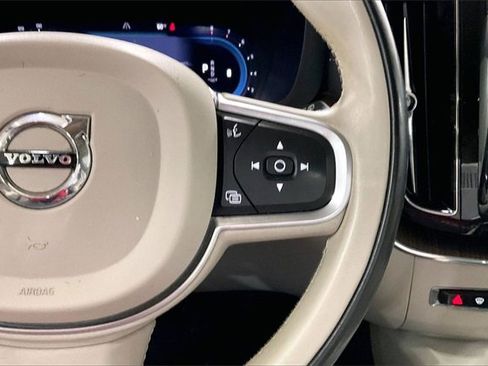 Certified 2022 Volvo XC60 B5 Momentum w/ Climate Package image 20