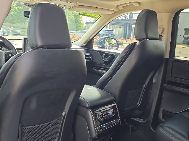 Used 2024 Lincoln Aviator AWD w/ Premium Package image 23