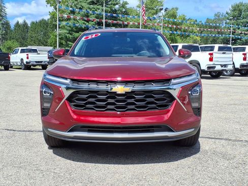 Used 2024 Chevrolet Trax LT w/ Driver Confidence Package FWD image 9