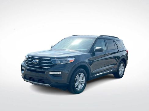 Used 2023 Ford Explorer XLT w/ Equipment Group 202A AWD/4WD image 4