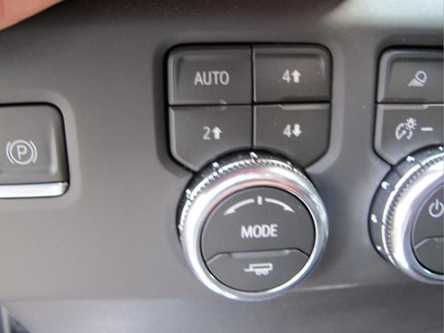 Used 2026 GMC Sierra 1500 Denali w/ Technology Package AWD/4WD image 13
