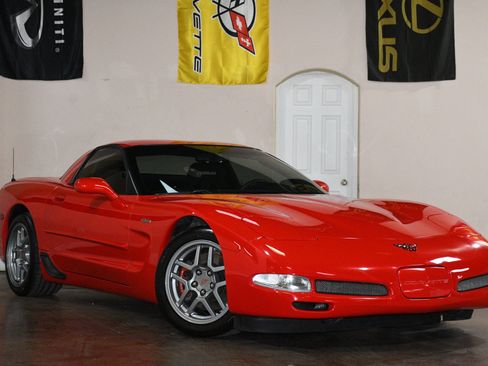 Used 2003 Chevrolet Corvette Z06 w/ Memory Package, 3 Drivers RWD image 3
