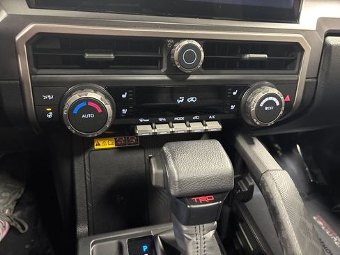 Used 2025 Toyota 4Runner Limited image 21