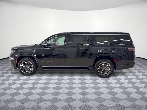 Used 2023 Jeep Wagoneer L Series III RWD image 2