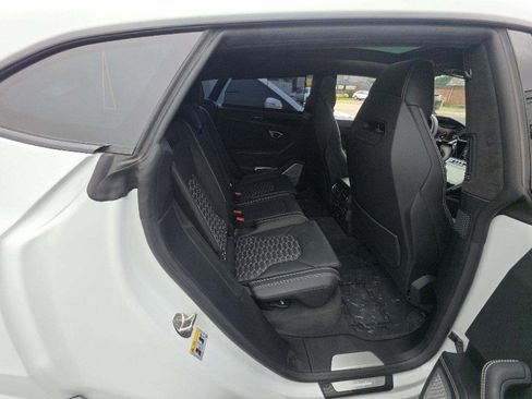 Used 2022 Lamborghini Urus AWD/4WD image 11