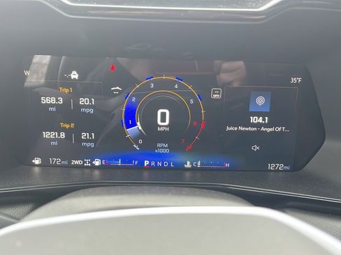 Used 2025 Chevrolet Colorado LT w/ LT Convenience Package image 12