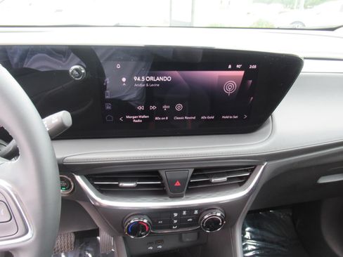 Used 2024 Buick Encore GX Preferred FWD image 25