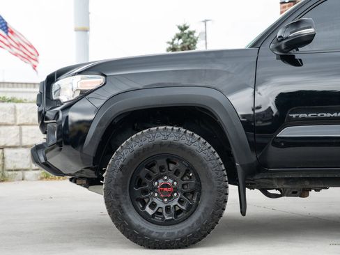 Used 2017 Toyota Tacoma TRD Off-Road image 4