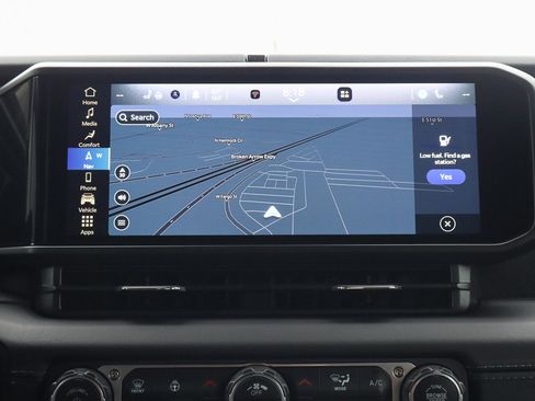 New 2025 Jeep Wrangler Unlimited Rubicon w/ Technology Group image 31