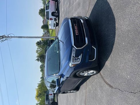 Used 2022 GMC Terrain SLE w/ Driver Convenience Package FWD image 1