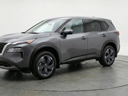 Used 2025 Nissan Rogue SV image 3