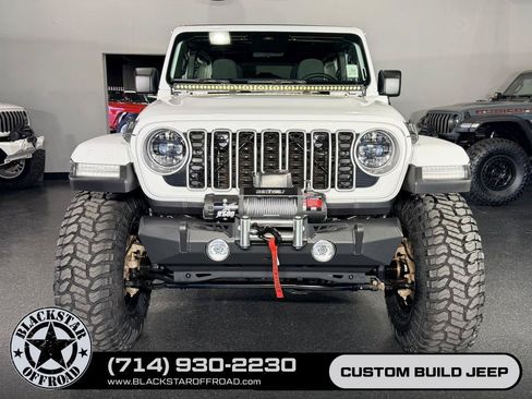 Used 2025 Jeep Wrangler Unlimited Sahara w/ Safety Group AWD/4WD image 9