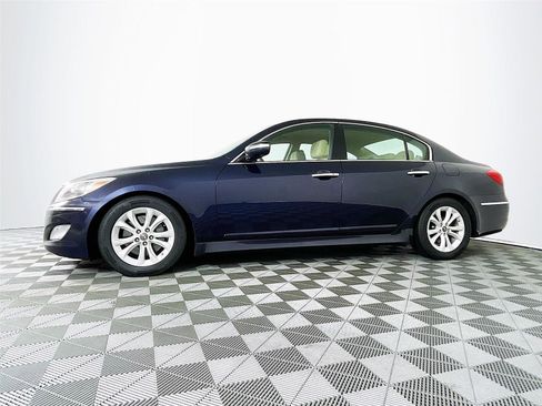 Used 2012 Hyundai Genesis 3.8 image 4