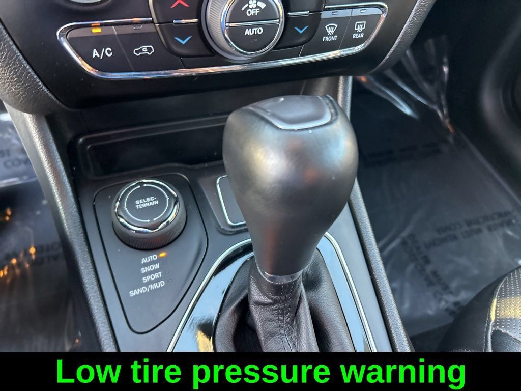 Certified 2023 Jeep Cherokee Altitude Lux AWD/4WD image 16