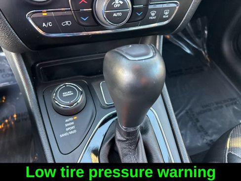 Certified 2023 Jeep Cherokee Altitude Lux AWD/4WD image 16