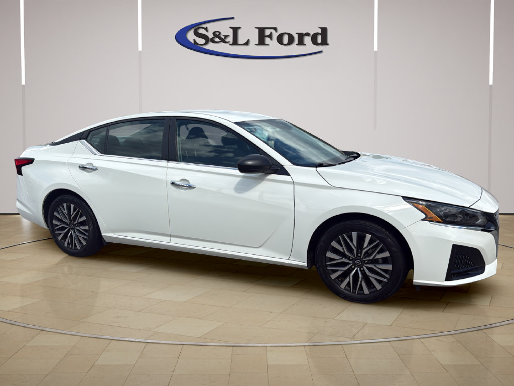Used 2025 Nissan Altima 2.5 SV FWD image 10
