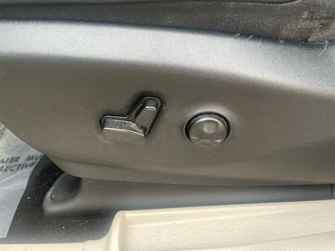 Used 2022 Chrysler Pacifica Touring-L FWD image 18