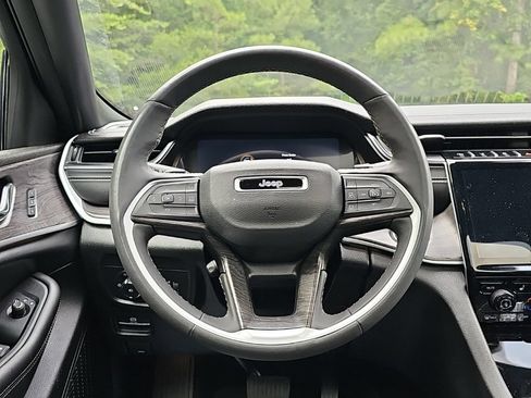 Used 2024 Jeep Grand Cherokee L Limited w/ Luxury Tech Group II AWD/4WD image 12