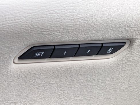 Certified 2022 Cadillac XT5 Premium Luxury w/ Technology Package FWD image 22