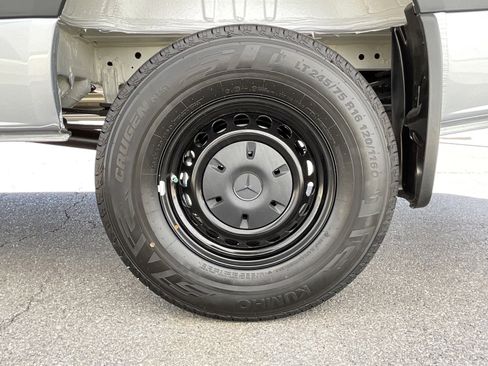 Used 2025 Mercedes-Benz Sprinter 2500 image 27