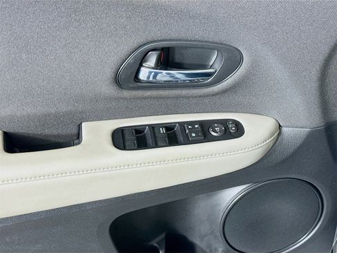 Used 2020 Honda HR-V LX image 15