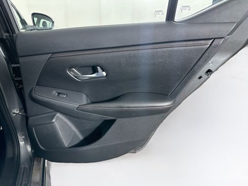 Used 2025 Nissan Sentra SR FWD image 28