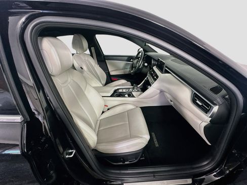 Used 2025 Genesis G70 2.5T RWD image 32