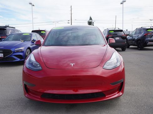 Used 2023 Tesla Model 3 Standard Range image 4