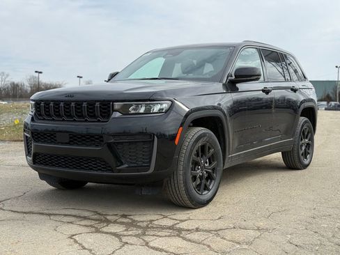 New 2026 Jeep Grand Cherokee Altitude AWD/4WD image 2