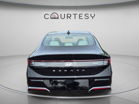 Certified 2025 Hyundai Sonata SEL FWD image 4