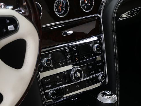 Used 2020 Bentley Mulsanne Speed RWD image 32