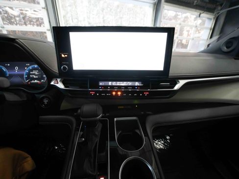 Used 2025 Toyota Sienna Platinum image 17