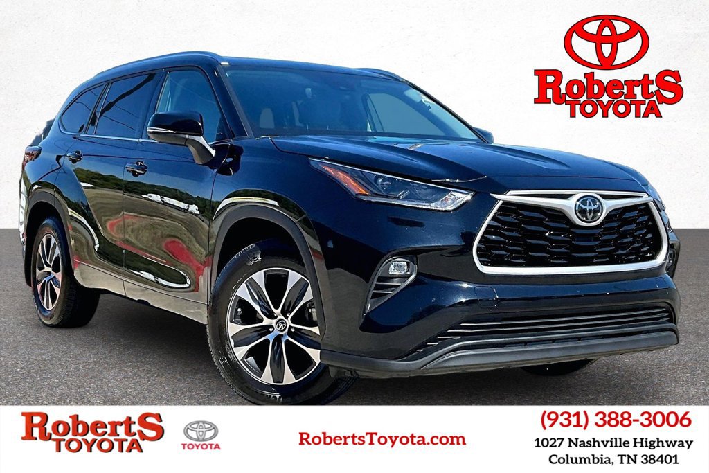 Certified 2021 Toyota Highlander XLE AWD/4WD image 1