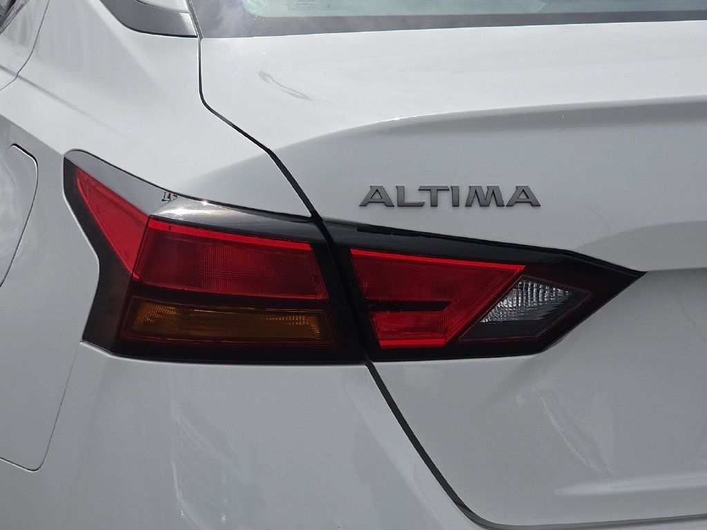 Used 2025 Nissan Altima 2.5 SV FWD image 9