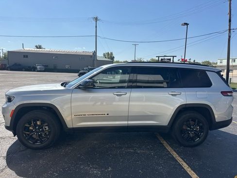 Used 2024 Jeep Grand Cherokee L Altitude image 6