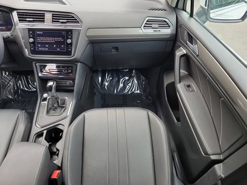 Used 2024 Volkswagen Tiguan SE FWD image 14