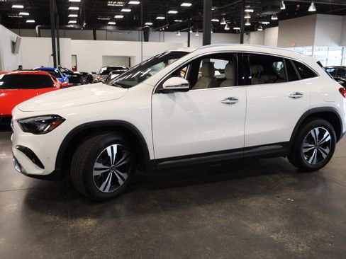 Used 2024 Mercedes-Benz GLA 250 4MATIC image 9