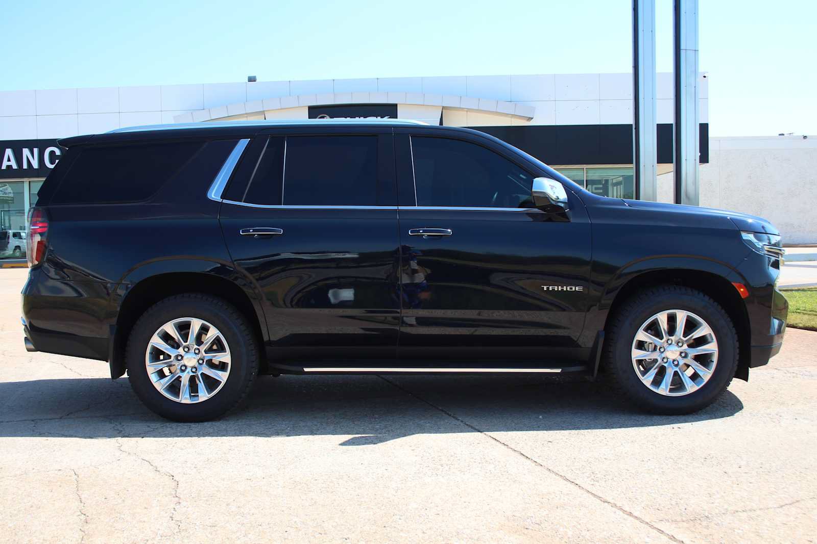 Used 2023 Chevrolet Tahoe Premier AWD/4WD image 13