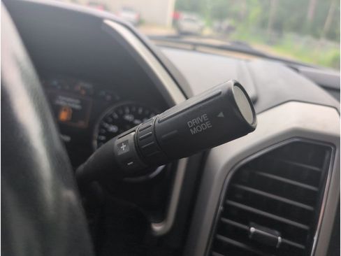 Used 2021 Ford F250 Lariat w/ Chrome Package image 29